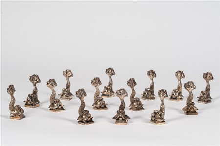 Christofle, France. Quattordici segnaposto a foggia di delfini