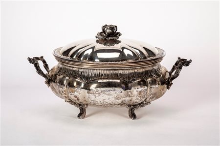 Grande zuppiera con coperchio, Italy, first half of the 20th century
