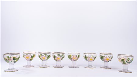 Otto coppe da macedonia in vetro con bordo dorato, dipinte a fiori