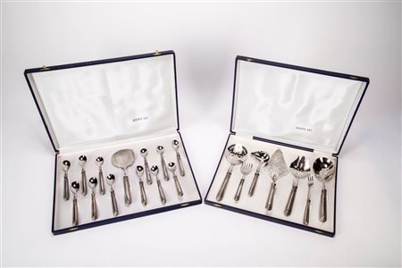 Due set di posate da servizio in custodia originale