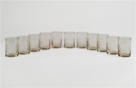 Undici bicchieri in vetro  inciso con differenti stemmi araldici
