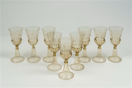 Nove calici in vetro pagliesco con stemma inciso, secolo XIX