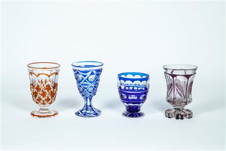Lotto di quattro bicchieri in cristallo molato trasparente e policromo nei toni del blu, viola e arancio, Bohemia, late 19th century