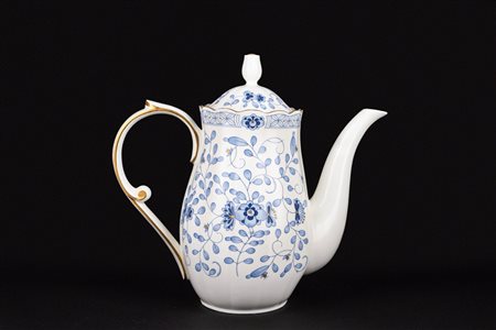 Grande teiera in porcellana bianca e blu, Narumi per Fornari & Fornari Roma