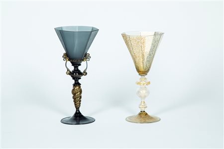 Due calici in vetro di Murano con decoro a foglia d'oro, uno firmato Gabbani, XX secolo