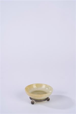 Salierina in pietra dura con piedini in argento