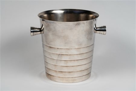 Christofle, metà secolo XX, Secchiello porta ghiaccio in argento a corpo liscio decorato a torniture alernate geometriche.