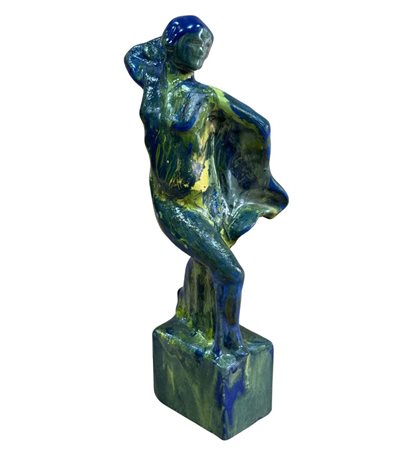 Scultura in ceramica decorata, periodo XX secolo raffigurante Donna danzante....