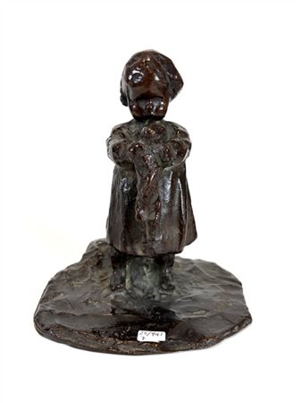 Eugenio Pellini "Bambina con bambola" 
scultura in bronzo (h cm 18) 
alla base f