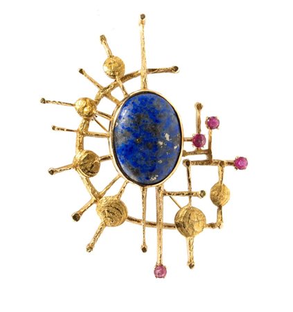 ALBERTO ZUCCHETTA (1938 - ) 
Spilla in oro con lapislazzuli e rubini 1971
 
