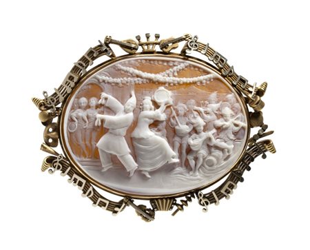 GIOVANNI NOTO (Torre del Greco, 1902 - 1985) Spilla in oro con cammeo in conchiglia 1971 