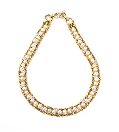  
COLLANA IN ORO CON PERLEE DIAMANTI 
 