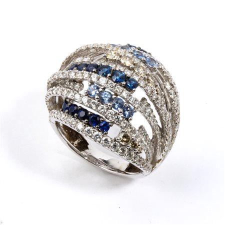  
Anello a fascia in oro con diamanti e zaffiri 
 