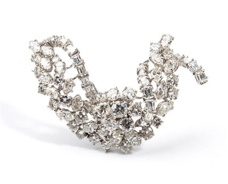  
Spilla a nastro floreale in oro e diamanti  
 