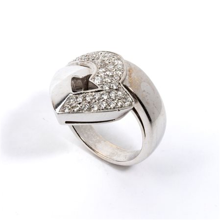  
Anello in oro con diamanti 
 