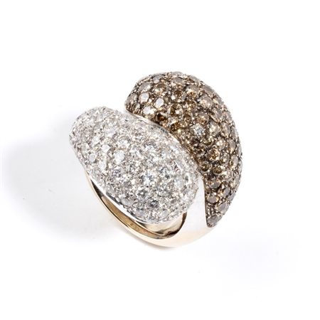  
Anello in oro con diamanti 
 