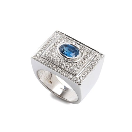  
Anello in oro con zaffiro e diamanti  
 