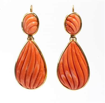  
Orecchini in oro con corallo 
 