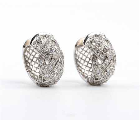  
Orecchini in oro e diamanti 
 