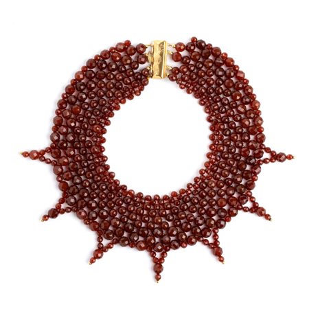  
Collana in corniola con chiusura in oro 
 