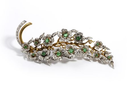  
Spilla in oro con diamanti e smeraldi  
 