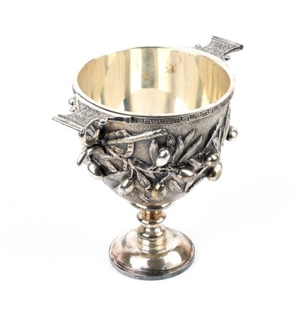 MARIO VALLE'  Coppa italiana in argento Metà XX secolo Altezza x larghezza x profondità: 21,5 x 25 x 18 cm. Peso complessivo: 1476 gr. Peso argento: 1140 gr