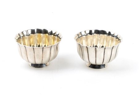 BULGARI  
Coppia di ciotole Bulgari in argento  XX secolo
 Altezza x diametro: 4 x 6,5 cm. Peso totale:  180 gr.