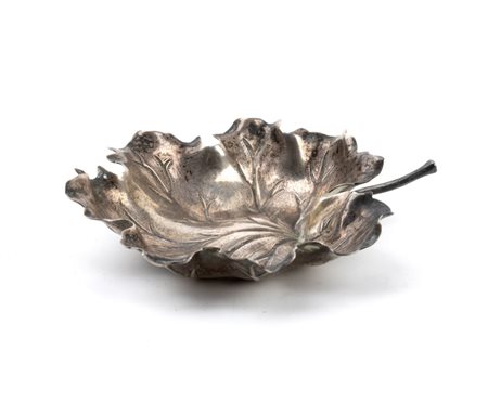 GIANMARIA BUCCELLATI (1929 - 2015) 
Buccellati, collezione nature: ciotola leaves foglia di geranio in argento XX secolo
 Altezza x larghezza x profondità: 1,5 x 8 x 9,5 cm. Peso: 29 gr