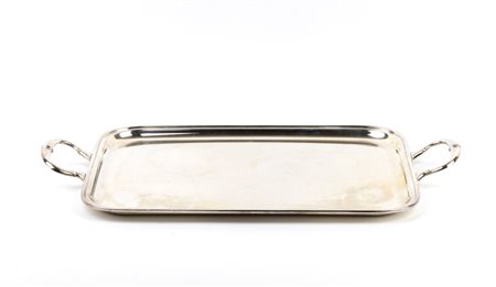  
Vassoio italiano in argento XX secolo
 Dimensioni: 54,5 x 34,5 cm, peso 1910 gr