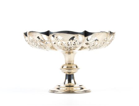 FENTON BROTHERS LTD  
Alzatina inglese in argento Sheffield 1912
 Altezza x diametro: 14,5 x 22,5 cm. Peso: 500 gr