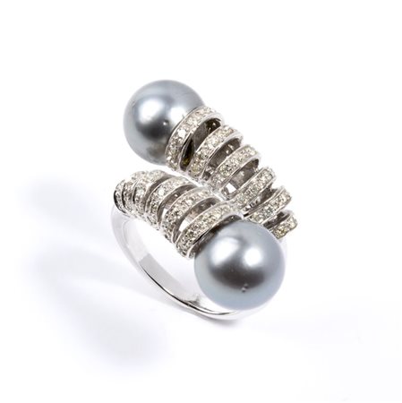  
Anello in oro con diamanti e perle Tahiti  
 