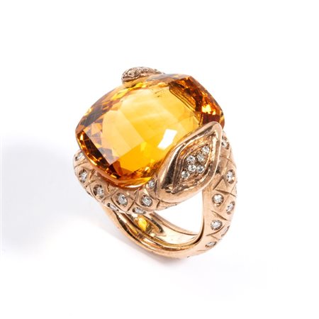  
Anello in oro con diamanti e quarzo citrino 
 