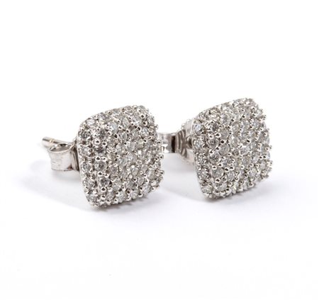  
Orecchini in oro con diamanti 
 