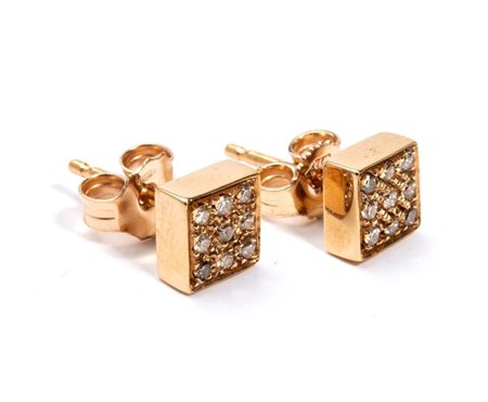  
Paio di orecchini geometrici in oro e diamanti 
 
