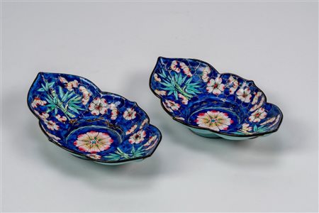Coppia di piccole ciotole polilobate a smalti Canton, Cina XIX secolo