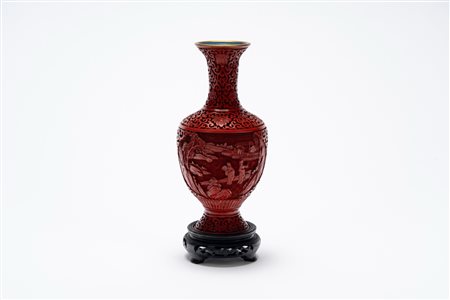 Vaso a balaustro in lacca rossa, Cina, 20th Century
