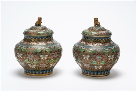 Coppia di potiche a smalti cloisonné, Cina, 1930-1950