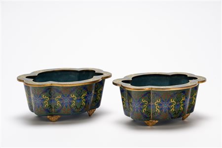 Coppia di fioriere da tavolo in smalto cloisonné, Cina, fine secolo XIX