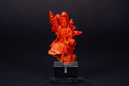 Scultura intagliata in corallo rosso raffigurante Guanyin