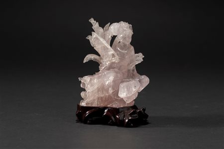 Scultura in quarzo rosa scolpita raffigurante una Guanyin, Cina, 20th Century