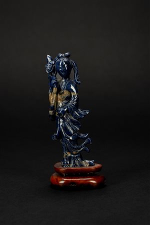 Scultura in lapislazzulo scolpita raffigurante una Guanyin, Cina, XX secolo