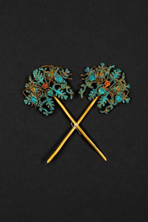Coppia di spille (tian-tsui) in piuma di martin pescatore azzurre con insetti, Cina, XIX secolo