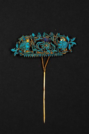 Fermaglio per capelli su forcina singola e molla (tian-tsui) decorato con piume di martin pescatore azzurre e blu, Cina, XIX secolo