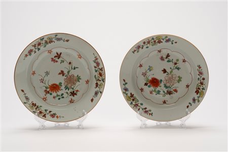 Due piatti fondi in porcellana Famiglia Rosa, Cina, dinastia Qing, periodo Qianlong (1736–1795)