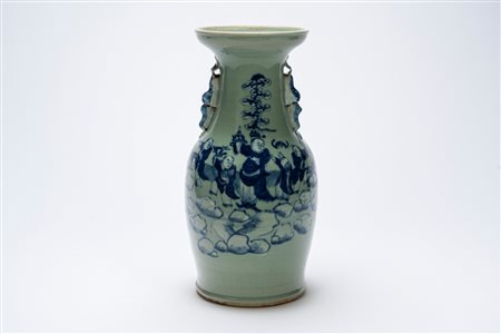 Vaso in porcellana bianco‑blu con figure, sfondo celadon, Cina, XX secolo