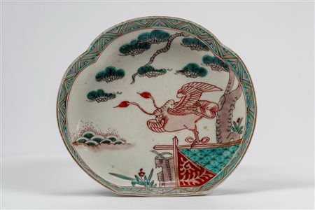 Piattino a forma di fiore in porcellana a smalti policromi kakiemon, Giappone, periodo Edo, 1780-1820