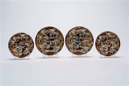 Gruppo composto da due piatti e due piattini in porcellana Kutani, Giappone, periodo Taisho - inizio Showa