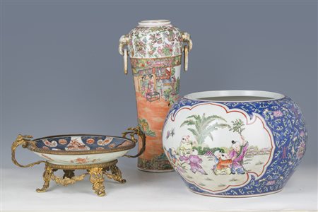 Due vasi e un piatto, Cina e Giappone, XX secolo