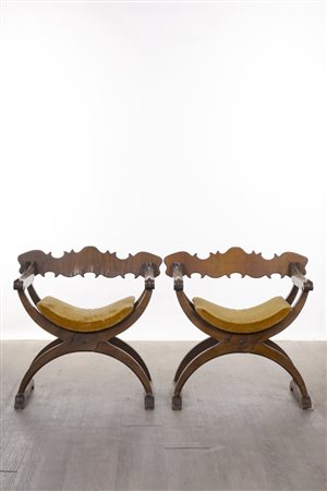 Coppia di sedie "Savonarola", Italia, XX secolo