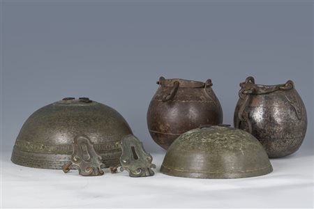 Lotto di oggetti di metallo e bronzo, Italia, epoche diverse